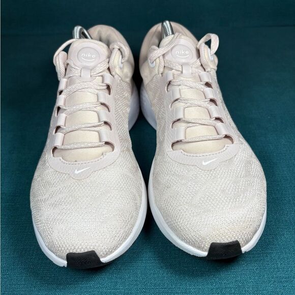 Size 11 - Women’s Nike Renew Serenity Run pink shoes - Picture 4 of 9